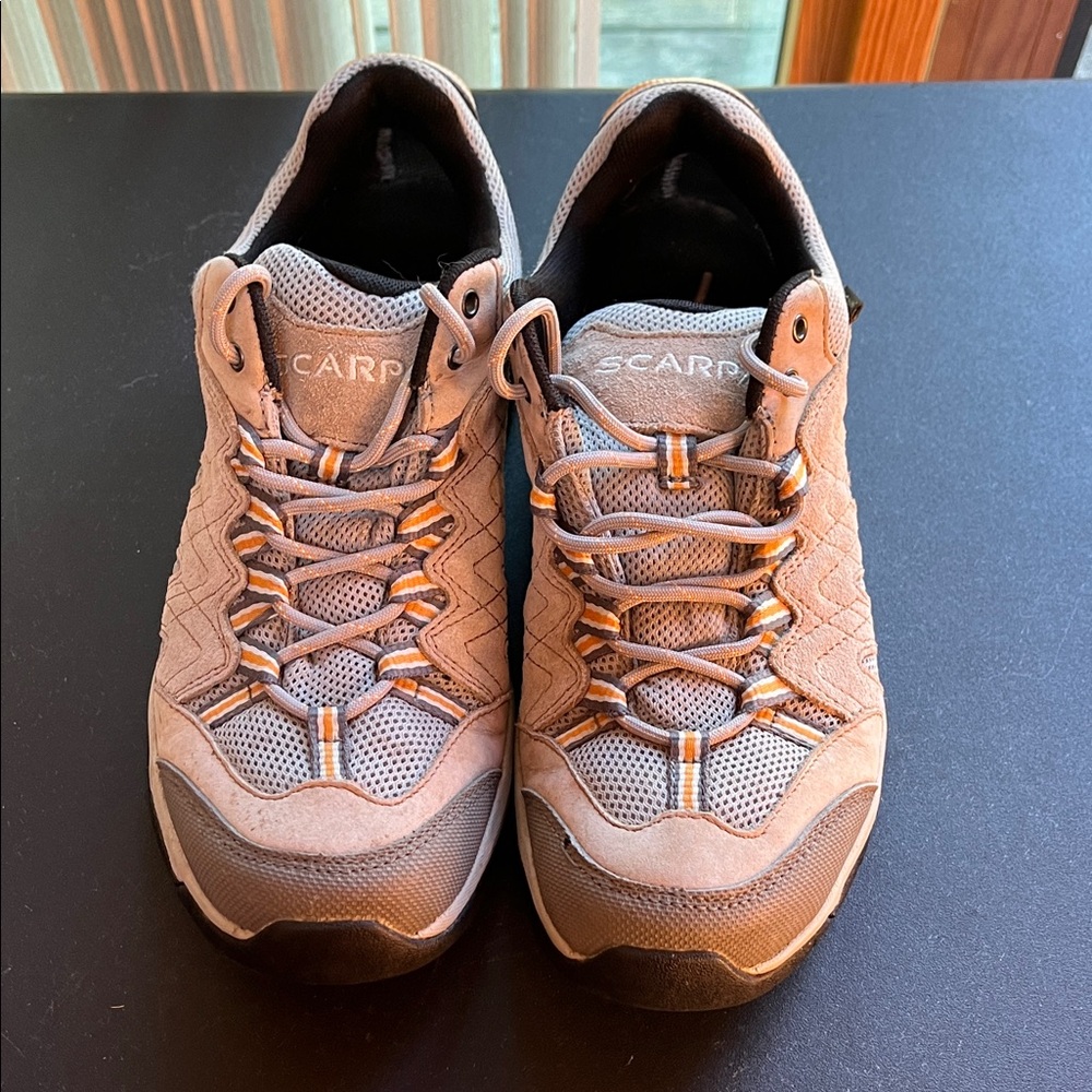 Scarpa Women’s Beige Athletic Shoes Size 8.5